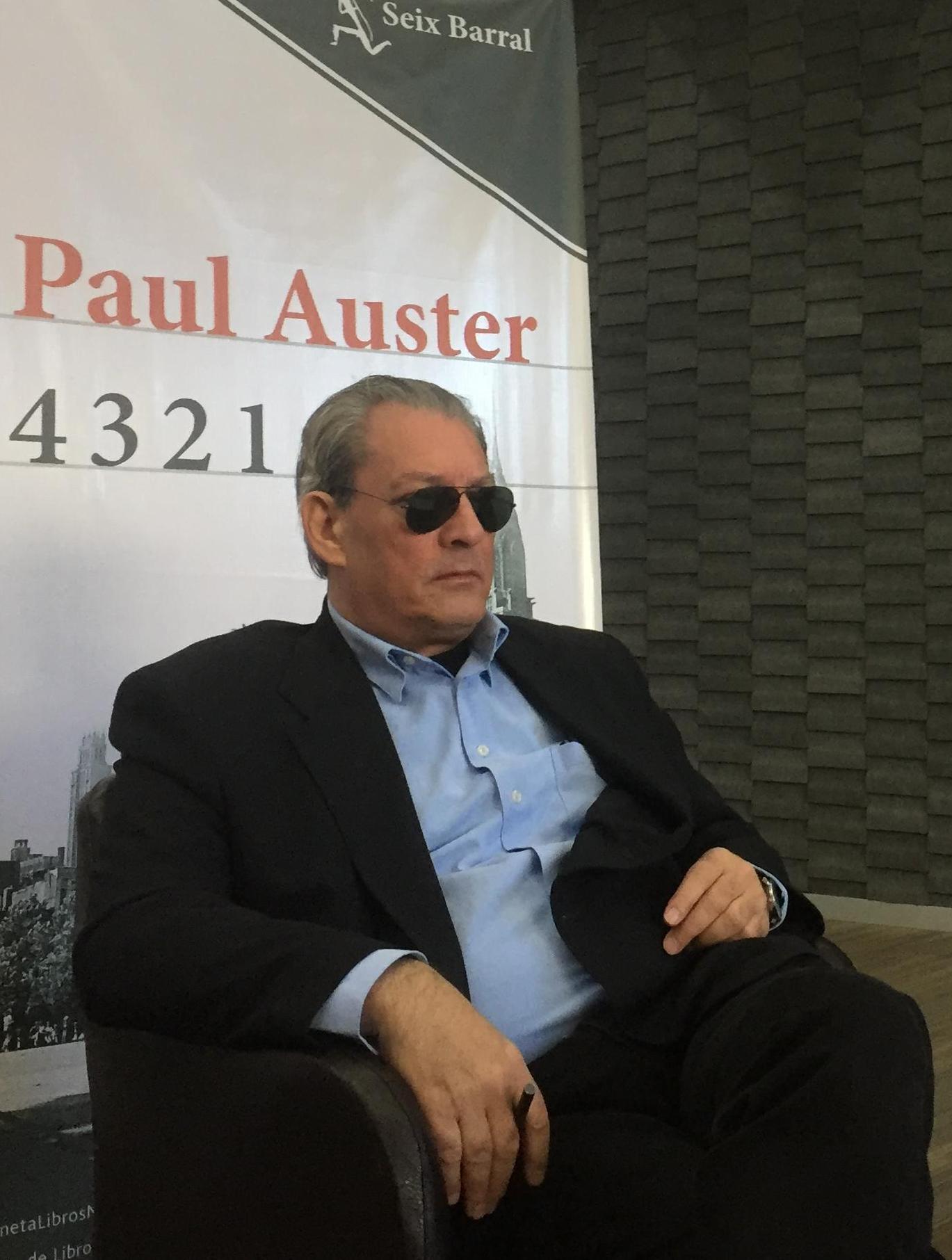 Paul Auster fotografiado por Alejandro García Abreu en un salón del hotel Hilton Guadalajara en 2017